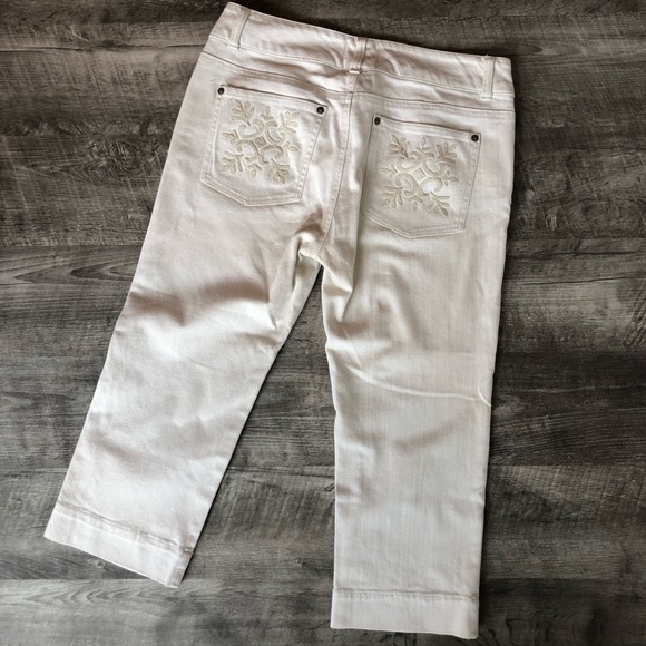 White House Black Market Blanc White Denim Cropped Jeans, size 6 - Picture 6 of 8